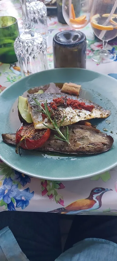 Dorade Et Petits Légumes d'été Rotis